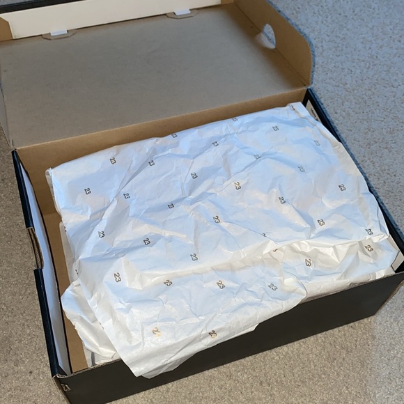 Air Jordan 11 Retro Win Like ‘96 - Picture 12 of 12